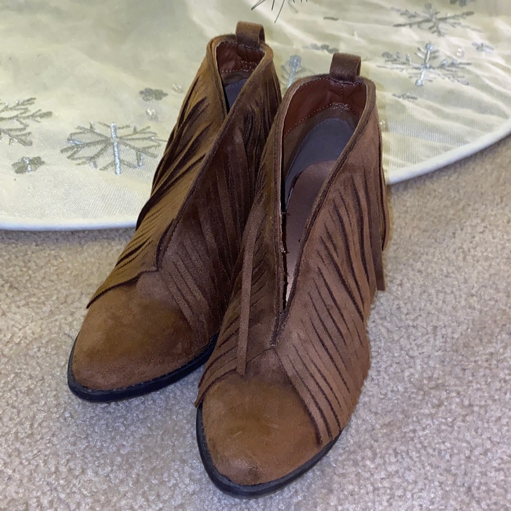 Coconuts by Matisse. Style called Lambert.